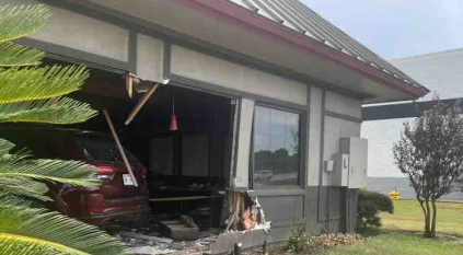 سيارة تقتحم مطعمًا في تكساس وتصيب 23 بجروح