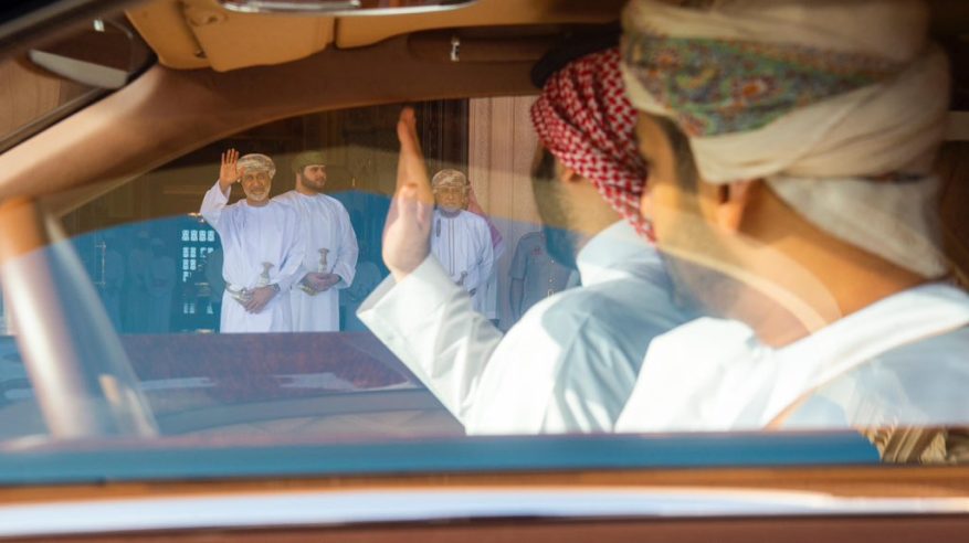 ولي العهد يغادر سلطنة عمان عقب زيارة خاصة