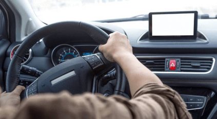 6 أسباب تؤدي لانحراف المركبة بشكل مفاجئ أثناء القيادة