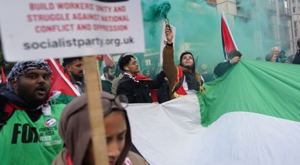 لحظة تظاهر أكثر من 100 ألف شخص في لندن من أجل غزة
