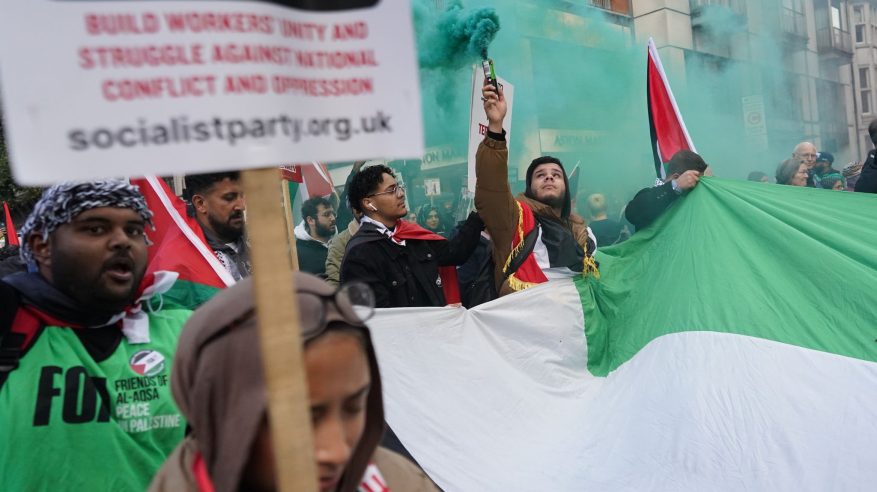 لحظة تظاهر أكثر من 100 ألف شخص في لندن من أجل غزة