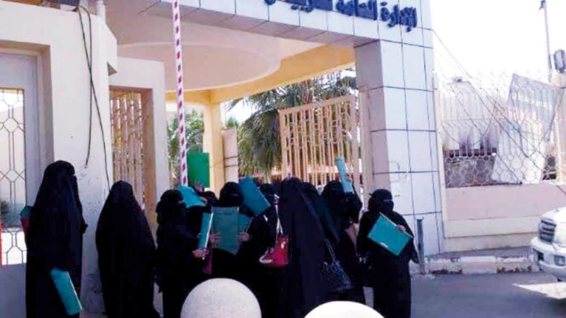 مناشدة خريجات التربية: سنوات ننتظر وضاع العمر سدى!