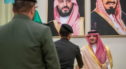 عبدالعزيز بن سعود يلتقي قادة القطاعات الأمنية بالأحساء وعددًا من الأهالي