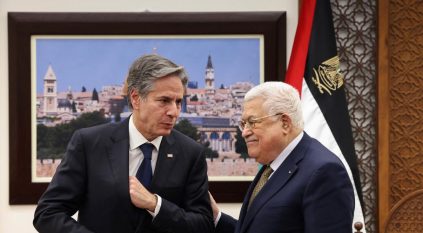 رئيس فلسطين يحذر بلينكن: تهجير الفلسطينيين من غزة نكبة ثانية لهم