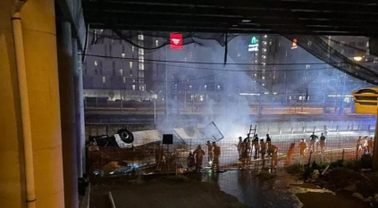 لقطات مروعة لمقتل 20 شخصًا في سقوط حافلة من فوق جسر بإيطاليا