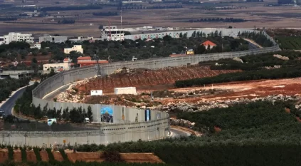 لحظة انفجار على الحدود الإسرائيلية اللبنانية تقطع بث مراسل على الهواء
