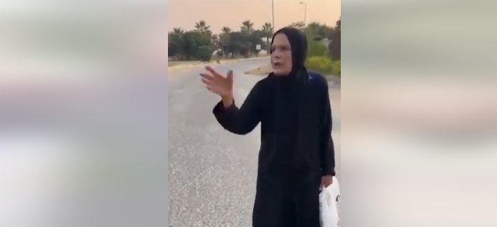 مصرية تترك أمها أمام دار المسنين : مش قادرة أصرف على ولادي