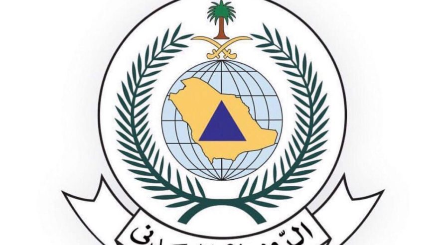مدني الطائف ينقذ شخصًا احتجز في سيل داخل مركبة