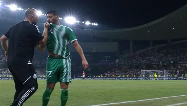 اشتباك جمال بلماضي مع لاعبه يشعل غضب الجزائريين