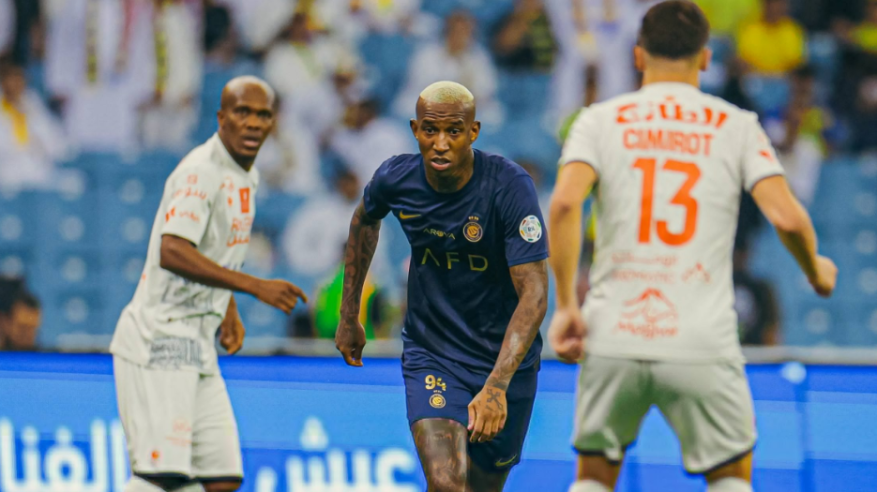 لا أهداف بين النصر والفيحاء في الشوط الأول