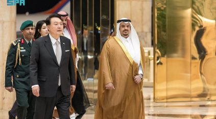 رئيس كوريا الجنوبية يصل الرياض ومحمد بن عبدالرحمن في مقدمة مستقبليه