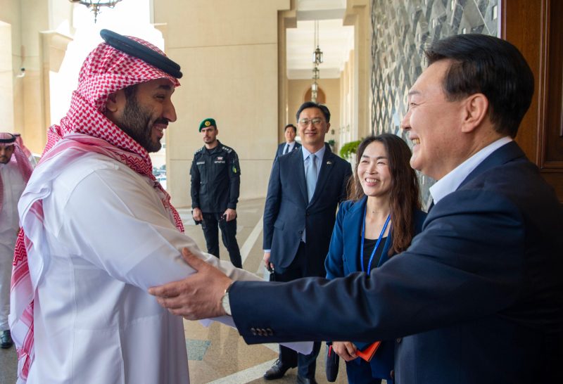 محمد بن سلمان يلتقي الرئيس الكوري