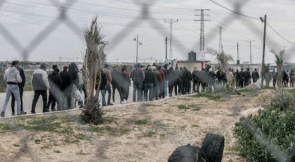 إسرائيل تعتقل عمال غزة وتلغي 18200 تصريح