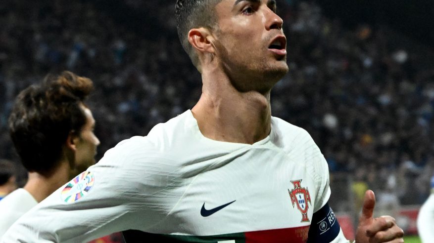 رونالدو يُحفز جماهير البرتغال: سنحول الأحلام إلى واقع