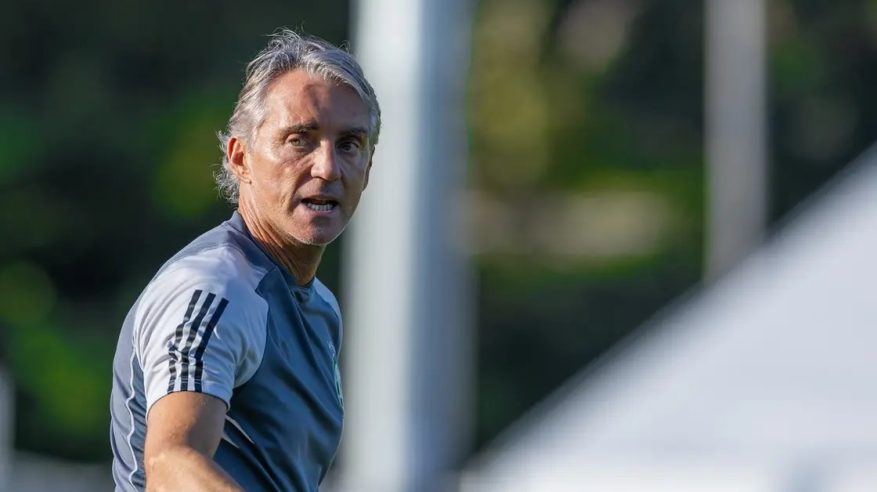 نيجيريا أول مواجهة إفريقية لـ مانشيني