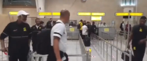 لاعبو الاتحاد في مطار أصفهان استعدادًا للعودة إلى جدة