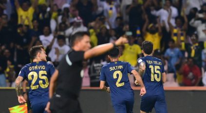 النصر يتفوق على الوحدة بثنائية في الشوط الأول