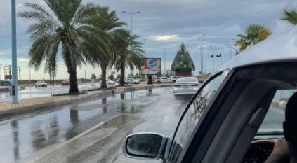الأمطار تزيد أجواء الصباح جمالاً