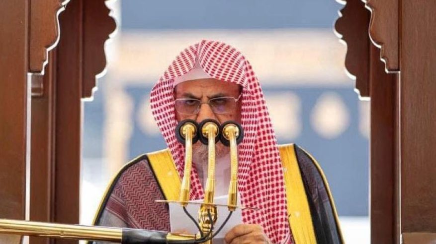 ‫صالح بن حميد يؤم المصلين لصلاة الجمعة في مسجد الملك فيصل بإسلام أباد