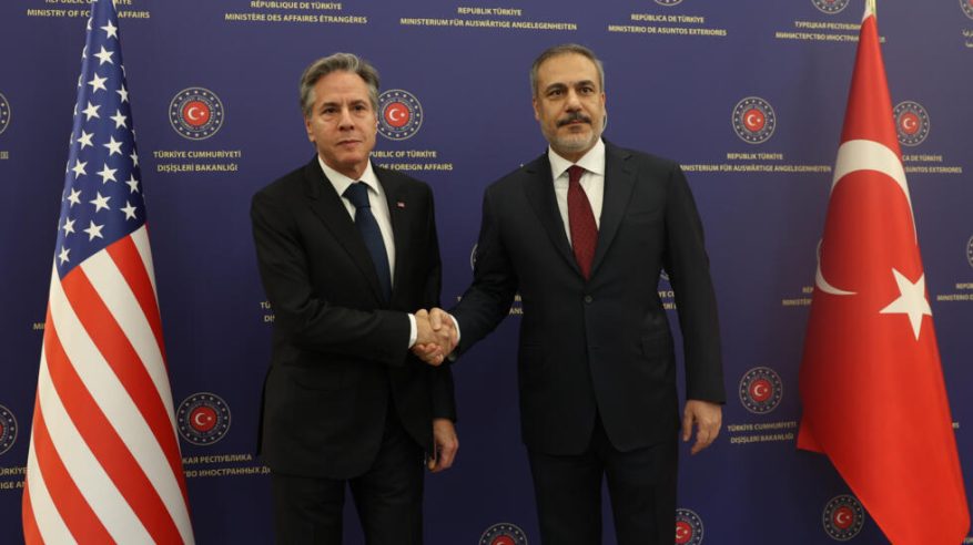 رفض وزير خارجية تركيا معانقة بلينكن لا علاقة له بغزة