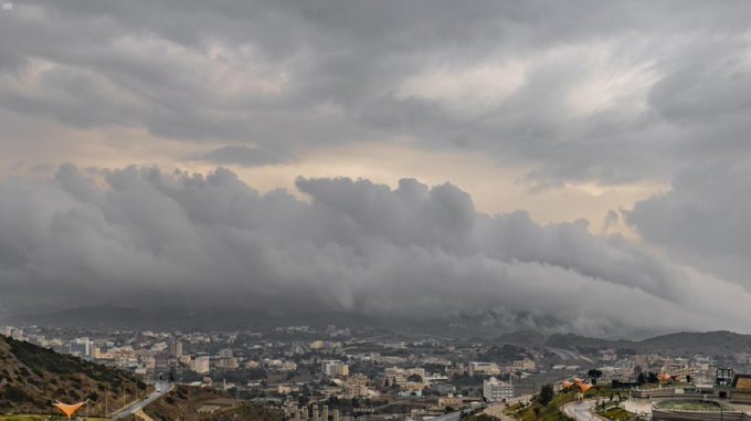 أمطار الفجر تزين صباح الجوف