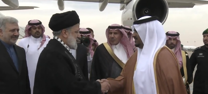 الرئيس الإيراني يصل الرياض للمشاركة في القمة العربية الإسلامية غير العادية
