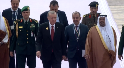 رئيس تركيا يصل الرياض للمشاركة في القمة العربية الإسلامية غير العادية