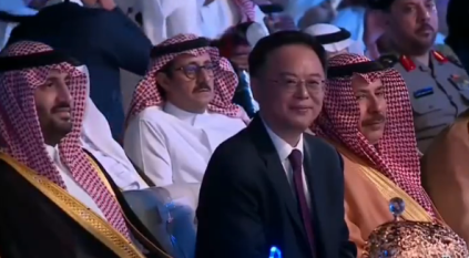 طالبات سعوديات يتحدثن الصينية بطلاقة بمنتدى جازان وسفير الصين في ذهول
