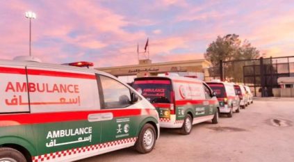 14 سيارة إسعاف مقدمة من السعودية تتجه إلى قطاع غزة