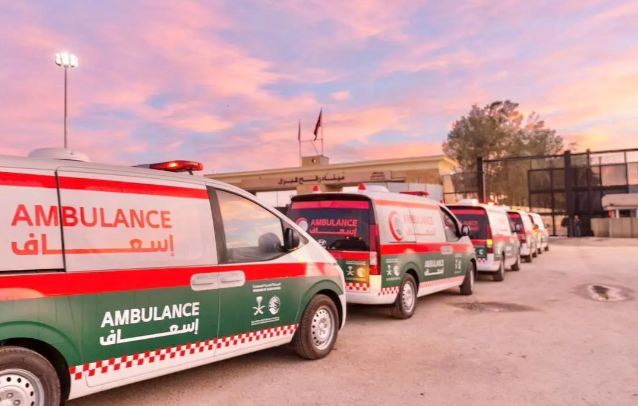 14 سيارة إسعاف مقدمة من السعودية تتجه إلى قطاع غزة