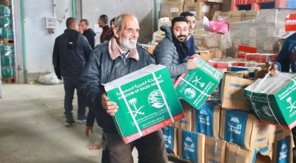 مركز الملك سلمان يواصل توزيع المساعدات الإغاثية للمتضررين داخل قطاع غزة