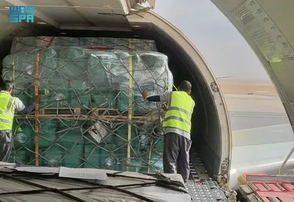مغادرة الطائرة الإغاثية السعودية السابعة لإغاثة غزة