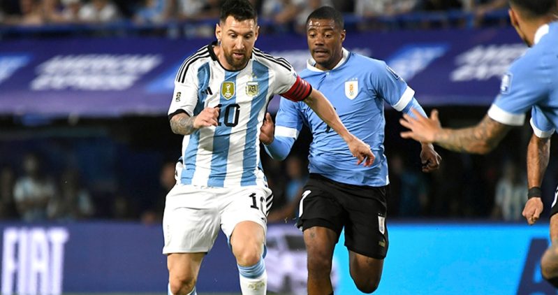 منتخب الأرجنتين ضد أوروغواي