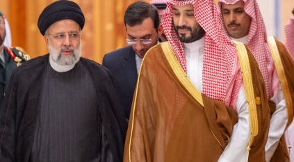 ولي العهد يستقبل رئيس إيران لحظة وصوله لمقر القمة العربية الإسلامية