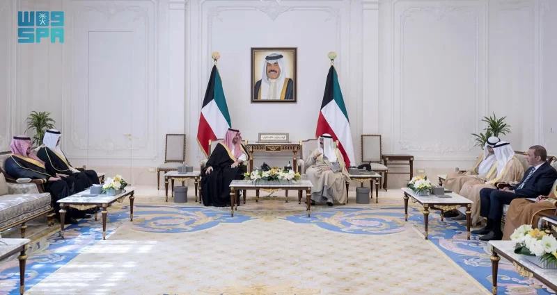 ولي عهد الكويت يستقبل تركي بن محمد ويبحثان العلاقات الثنائية