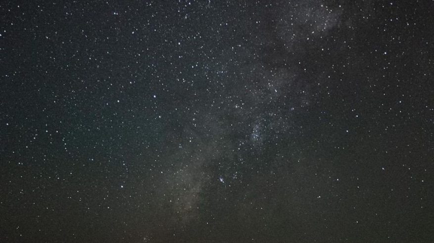 سماء السعودية تشهد ذروة شهب التوأميات لعام 2025