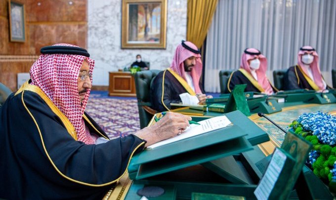 لحظة اعتماد الملك سلمان لميزانية 2024: الأضخم في تاريخ السعودية