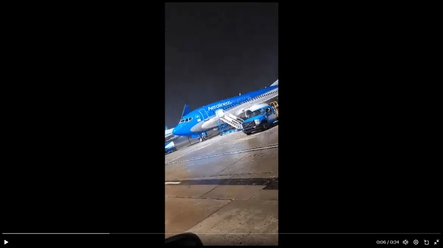 عاصفة قوية تحرك الطائرات من مكانها في  أحد مطارات الأرجنتين