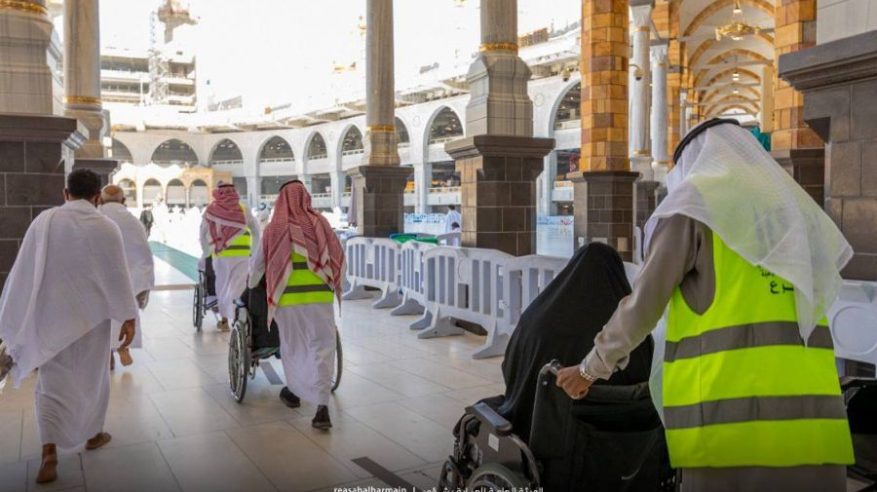 جهود مكثفة من إجابة السائلين لضيوف الرحمن