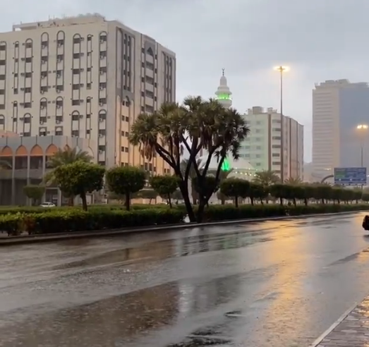 شاهد.. أمطار الفجر على مكة المكرمة