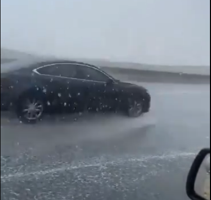 بالفيديو.. هطول أمطار غزيرة غرب مكة المكرمة