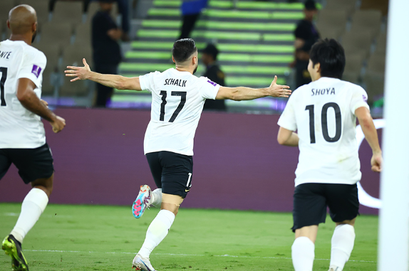 أوراوا الياباني يضرب موعدًا مع مانشستر سيتي في كأس العالم للأندية