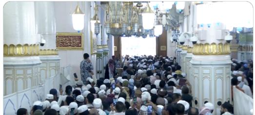 حشود غفيرة تتطلع شوقًا ولهفةً لزيارة الروضة الشريفة