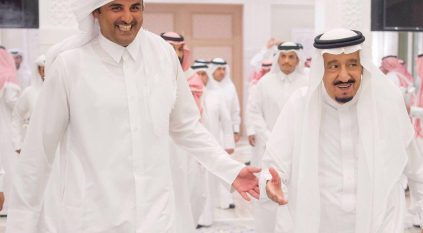 الملك سلمان يهنئ الشيخ تميم باليوم الوطني القطري: علاقاتنا أخوية مميزة