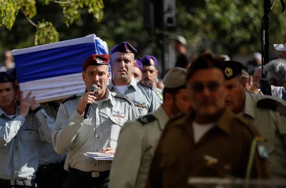 جنازة بلا جثة لعقيد في الجيش الإسرائيلي قتلته حماس