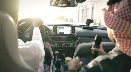 خالد العقيلي شاب سعودي يتحدى الإعاقة بالعمل في تطبيقات التوصيل