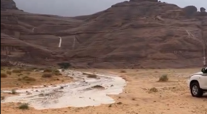 شاهد.. أجواء حائل مع هطول الأمطار وجريان السيول