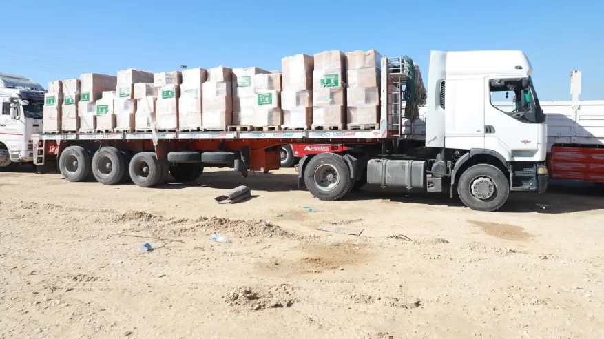 وصول 9 شاحنات إغاثية جديدة مقدمة من سلمان للإغاثة إلى عدن