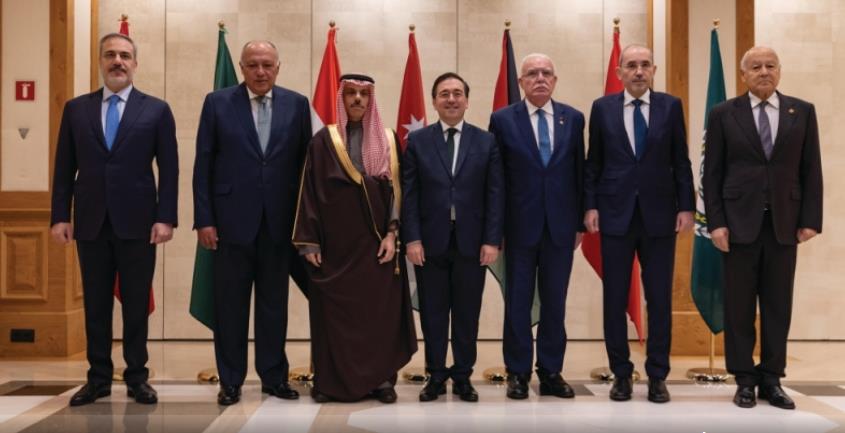 اللجنة الوزارية المكلفة من القمة العربية الإسلامية بشأن غزة تصل كندا