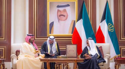 ولي العهد يصل الكويت لتقديم واجب العزاء في وفاة الشيخ نواف الأحمد